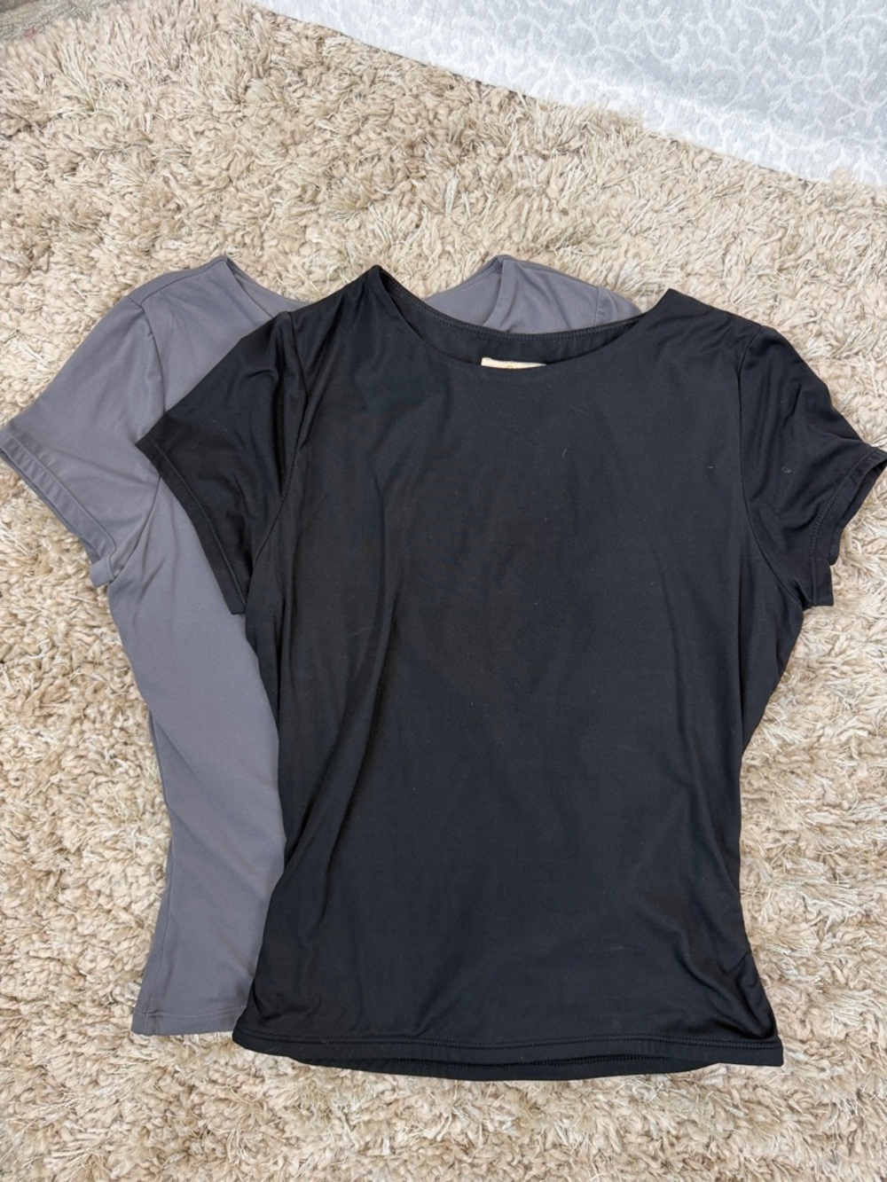 QINSEN Classic Crew Neck Set of 2 Tops - Black and Gray Double Lined Tees Fitted